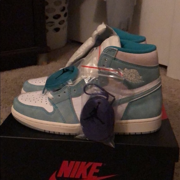 Turbo Green Jordan 1s - Picture 2 of 5